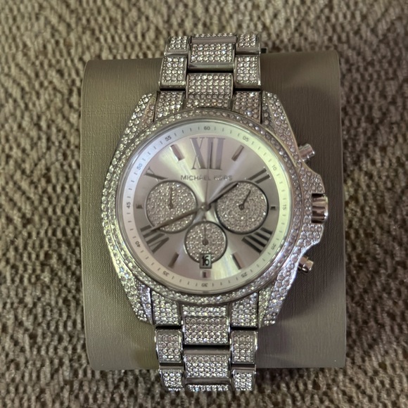 Michael Kors Luxury Silver Watch - Picture 1 of 9